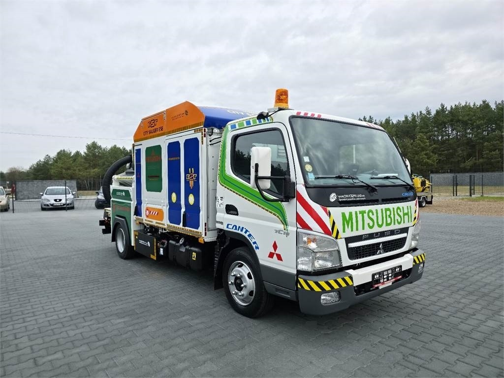 Mitsubishi CANTER odkurzacz koparka ssąca Saugbagger CITY SAU - Escavatore: foto 2 Mitsubishi CANTER odkurzacz koparka ssąca Saugbagger CITY SAU - Escavatore: foto 2
