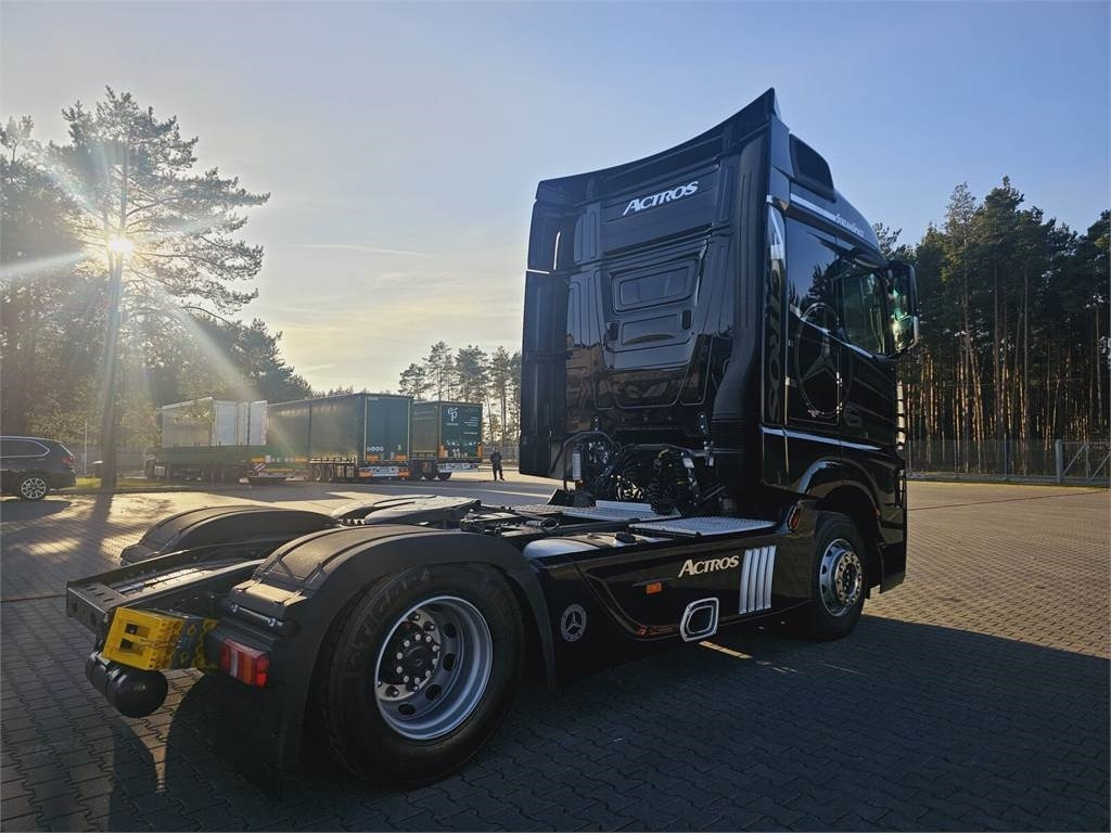 Mercedes-Benz ACTROS 1843 - Trattore stradale: foto 4 Mercedes-Benz ACTROS 1843 - Trattore stradale: foto 4