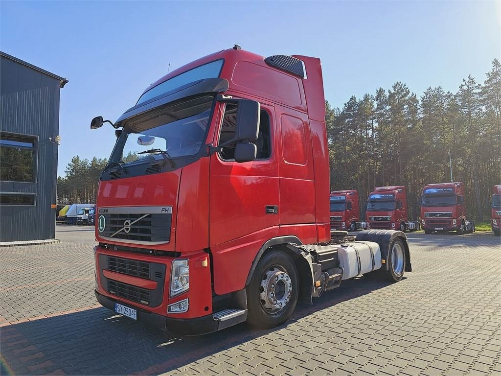 Volvo FH13 XXL MANUAL 420 EURO 5 2011 r MEGA LOW DECK - Trattore stradale: foto 2 Volvo FH13 XXL MANUAL 420 EURO 5 2011 r MEGA LOW DECK - Trattore stradale: foto 2