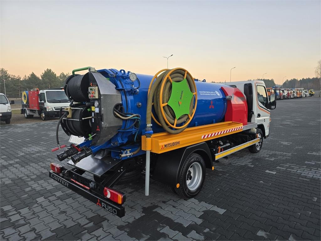 Mitsubishi ROM KOKS SMART COMBI WUKO HOT WATER FOR CLEANING S - Veicolo speciale/ Comunale: foto 1 Mitsubishi ROM KOKS SMART COMBI WUKO HOT WATER FOR CLEANING S - Veicolo speciale/ Comunale: foto 1