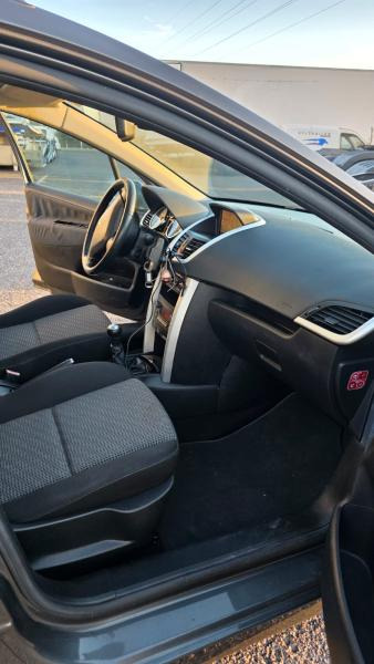 Station wagon Peugeot 207 SW: foto 9