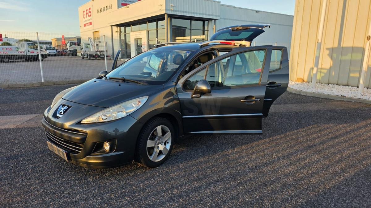 Station wagon Peugeot 207 SW: foto 14