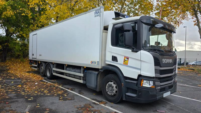 Scania P 320 - Autocarro frigorifero: foto 1 Scania P 320 - Autocarro frigorifero: foto 1