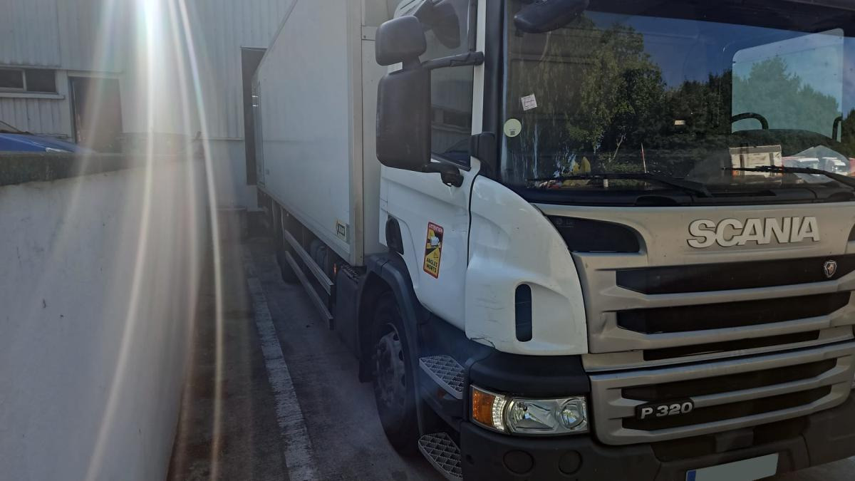 Scania P 320 - Autocarro frigorifero: foto 2 Scania P 320 - Autocarro frigorifero: foto 2