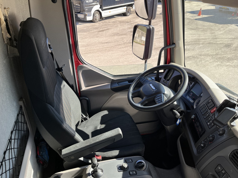 DAF LF 210 FA / 12 Ton / 396 dkm / Box / Loadlift / NL Truck - Autocarro furgonato: foto 3 DAF LF 210 FA / 12 Ton / 396 dkm / Box / Loadlift / NL Truck - Autocarro furgonato: foto 3