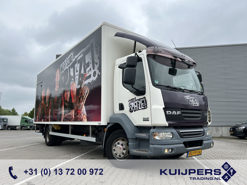 DAF LF55 220 Euro 4 / 12 Ton / 673 dkm / Box / Loadlift / APK TUV 01-26 - Autocarro furgonato: foto 1 DAF LF55 220 Euro 4 / 12 Ton / 673 dkm / Box / Loadlift / APK TUV 01-26 - Autocarro furgonato: foto 1