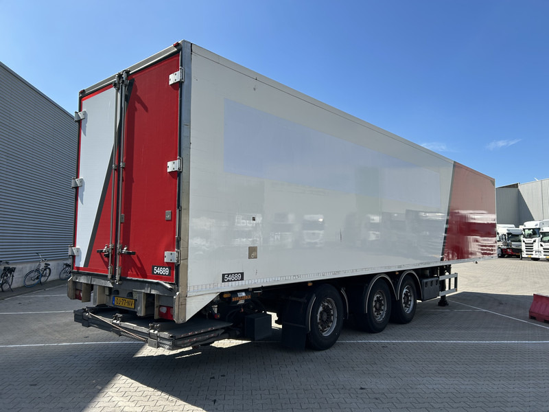 H.T.F. HZO 39 / Carrier Vector 1800 Frigo / Loadlift 2500 kg / APK TUV 01-26 - Semirimorchio frigorifero: foto 2 H.T.F. HZO 39 / Carrier Vector 1800 Frigo / Loadlift 2500 kg / APK TUV 01-26 - Semirimorchio frigorifero: foto 2