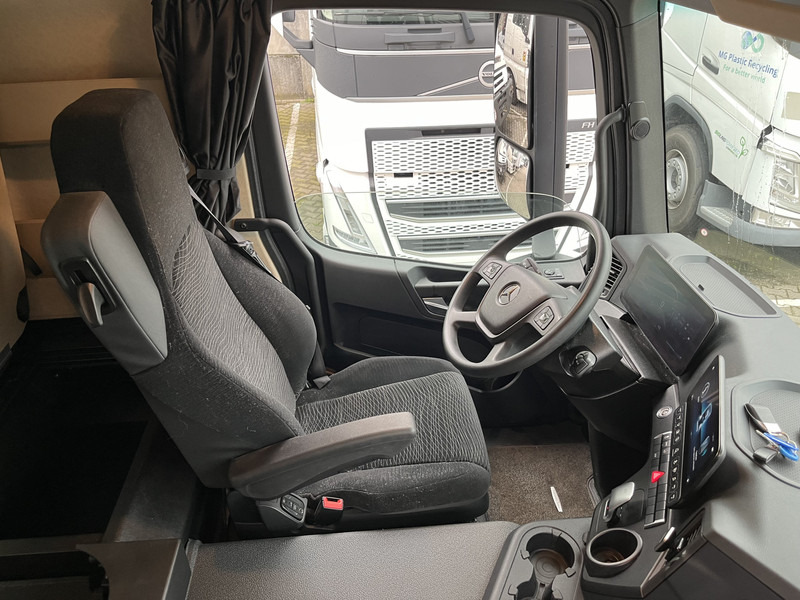 Mercedes-Benz Actros 2127 / Schuifzeil Box / Laadklep / APK 07-25 - Camion centinato: foto 3 Mercedes-Benz Actros 2127 / Schuifzeil Box / Laadklep / APK 07-25 - Camion centinato: foto 3