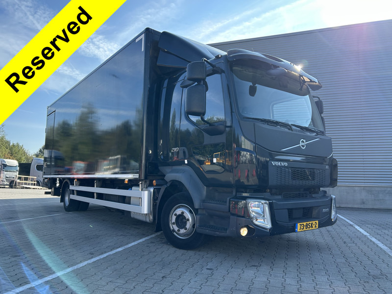 Volvo FL 210 / 12 Ton / 203 dkm / Wrapped / Box / Laadklep / APK 01-26 - Autocarro furgonato: foto 1 Volvo FL 210 / 12 Ton / 203 dkm / Wrapped / Box / Laadklep / APK 01-26 - Autocarro furgonato: foto 1