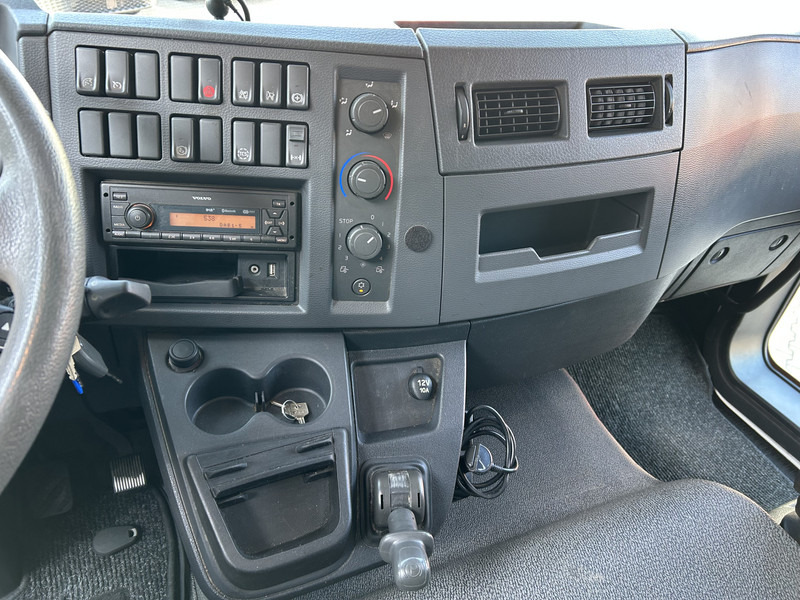 Volvo FL 210 / 12 Ton / 203 dkm / Wrapped / Box / Laadklep / APK 01-26 - Autocarro furgonato: foto 5 Volvo FL 210 / 12 Ton / 203 dkm / Wrapped / Box / Laadklep / APK 01-26 - Autocarro furgonato: foto 5
