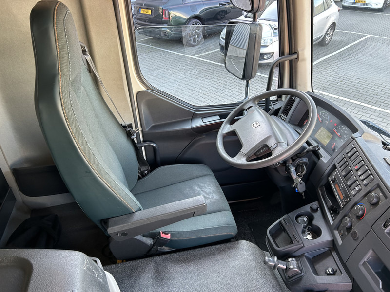 Volvo FL 210 / 12 Ton / 203 dkm / Wrapped / Box / Laadklep / APK 01-26 - Autocarro furgonato: foto 3 Volvo FL 210 / 12 Ton / 203 dkm / Wrapped / Box / Laadklep / APK 01-26 - Autocarro furgonato: foto 3