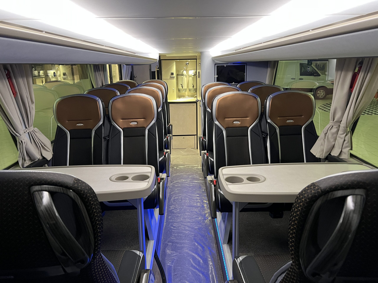 Pullman NEOPLAN SKYLINER P06 Euro 6E V.I.P / Exclusive Class (Dark Edition): foto 49 Pullman NEOPLAN SKYLINER P06 Euro 6E V.I.P / Exclusive Class (Dark Edition): foto 49