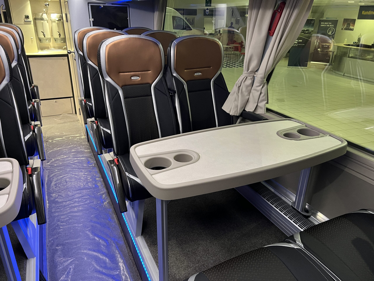 Pullman NEOPLAN SKYLINER P06 Euro 6E V.I.P / Exclusive Class (Dark Edition): foto 50 Pullman NEOPLAN SKYLINER P06 Euro 6E V.I.P / Exclusive Class (Dark Edition): foto 50