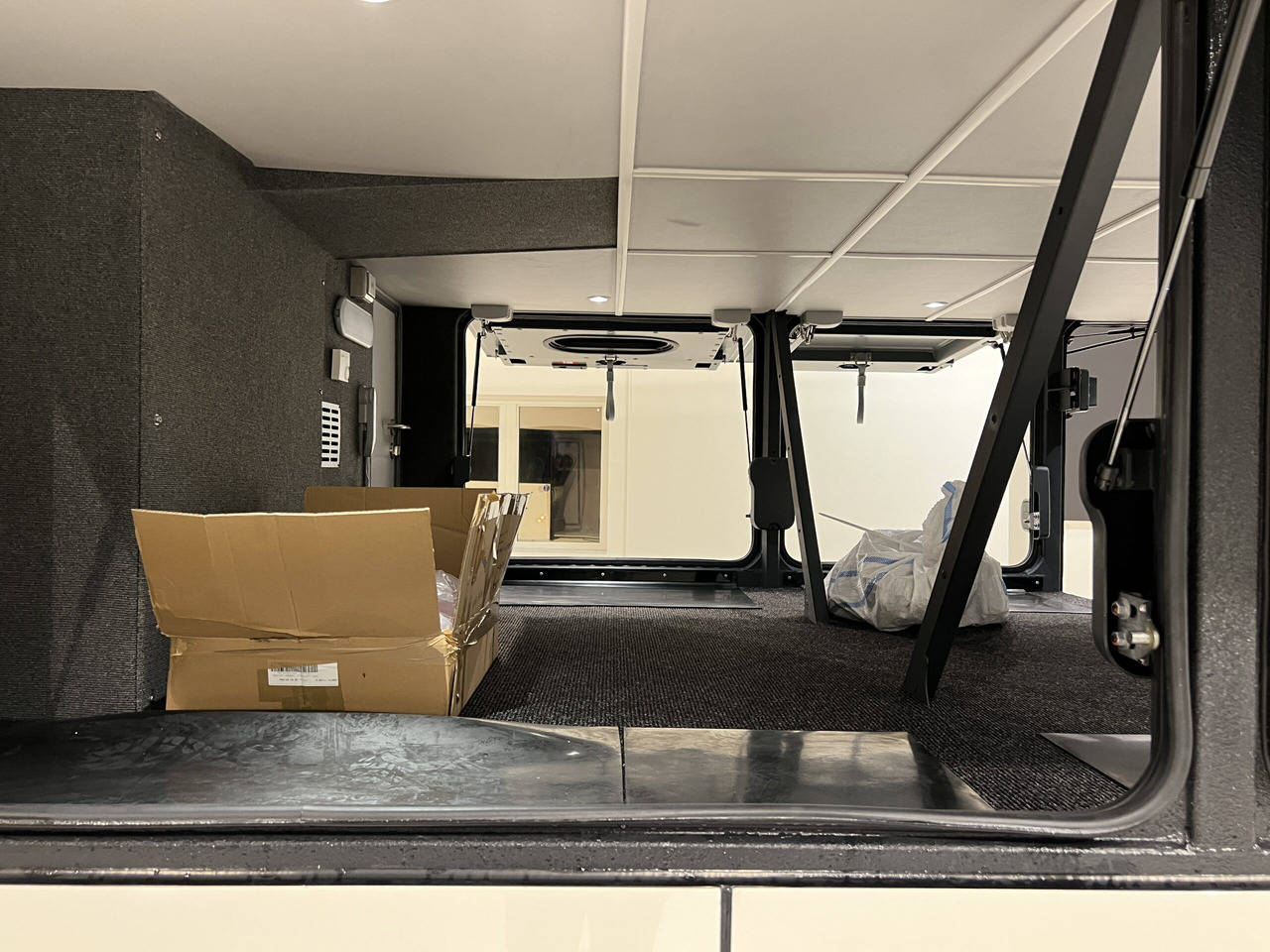 Pullman NEOPLAN SKYLINER P06 Euro 6E V.I.P / Exclusive Class (Dark Edition): foto 26 Pullman NEOPLAN SKYLINER P06 Euro 6E V.I.P / Exclusive Class (Dark Edition): foto 26