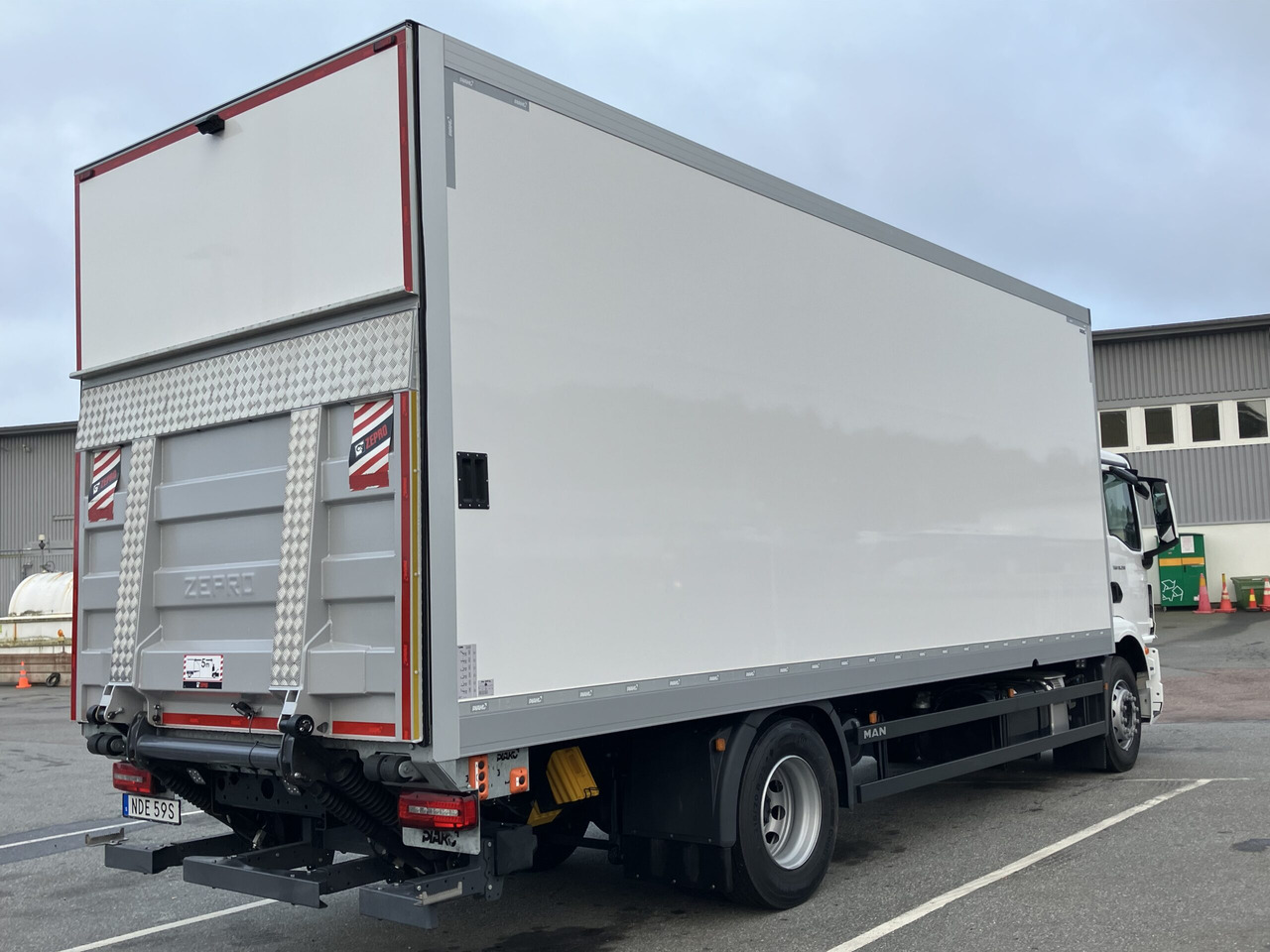 TGM 18.290 4×2 LL 18-ppl ÖBS - Autocarro furgonato: foto 4 TGM 18.290 4×2 LL 18-ppl ÖBS - Autocarro furgonato: foto 4