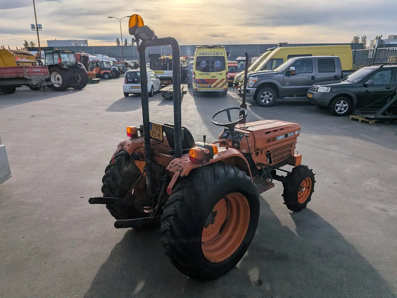 Kubota B8200 D8200 - Trattore: foto 5 Kubota B8200 D8200 - Trattore: foto 5