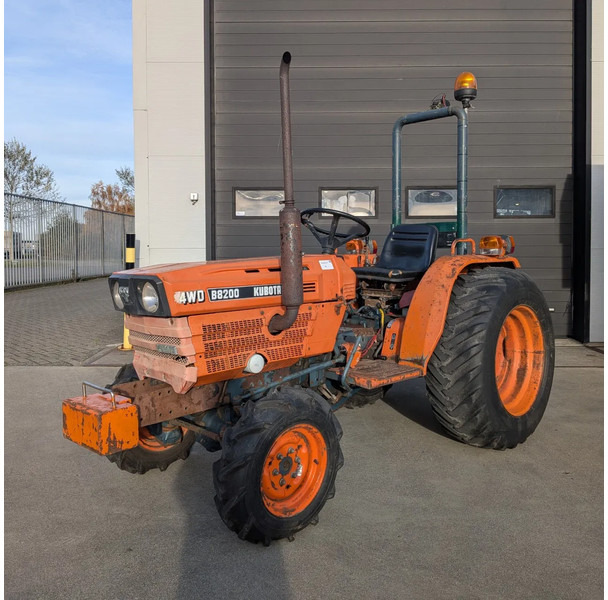 Kubota B8200 D8200 - Trattore: foto 1 Kubota B8200 D8200 - Trattore: foto 1