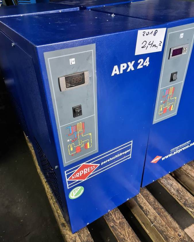 OSUSZACZ ZIĘBNICZY AIRPRESS APX 24, 2,4 M3/min - Compressore d'aria: foto 1 OSUSZACZ ZIĘBNICZY AIRPRESS APX 24, 2,4 M3/min - Compressore d'aria: foto 1