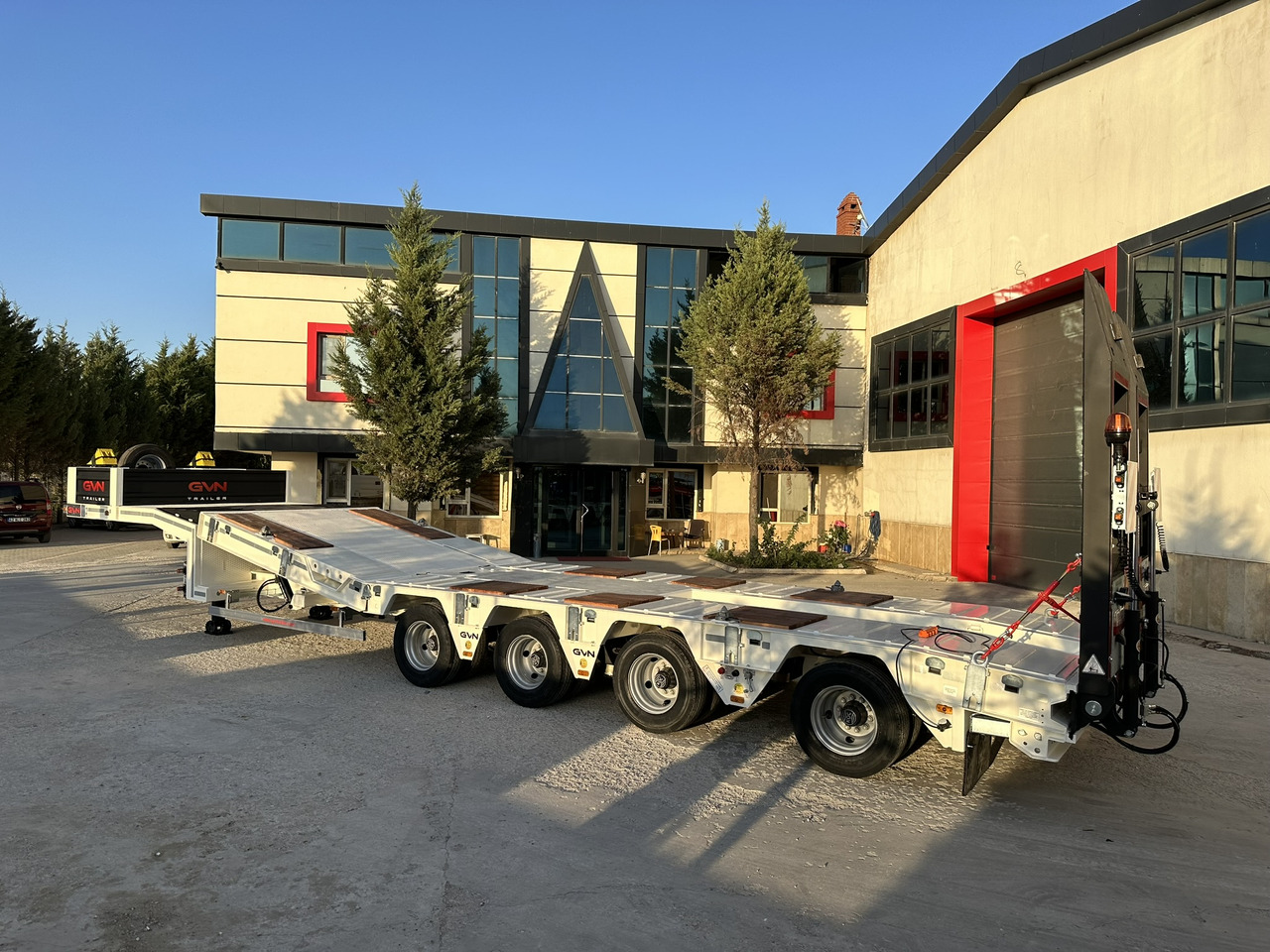 GVN Trailer 4 AXLE HYDRAULIC PLATFORM LOWBED - Semirimorchio pianale ribassato: foto 3 GVN Trailer 4 AXLE HYDRAULIC PLATFORM LOWBED - Semirimorchio pianale ribassato: foto 3
