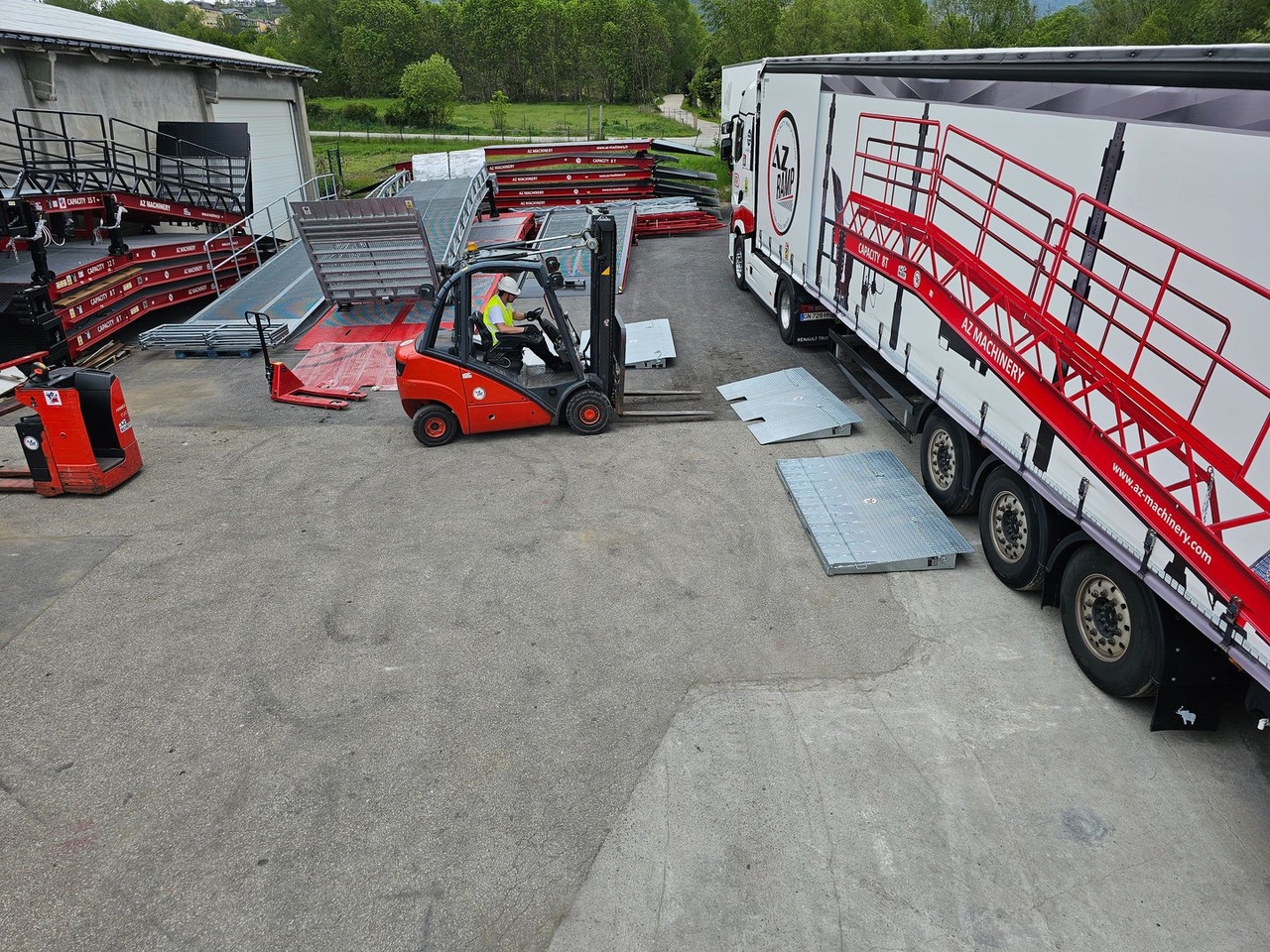 Compact Container access ramp . AZ RAMP - HCRN-06 INOX . 6 000 Kg - Rampa di carico: foto 4 Compact Container access ramp . AZ RAMP - HCRN-06 INOX . 6 000 Kg - Rampa di carico: foto 4