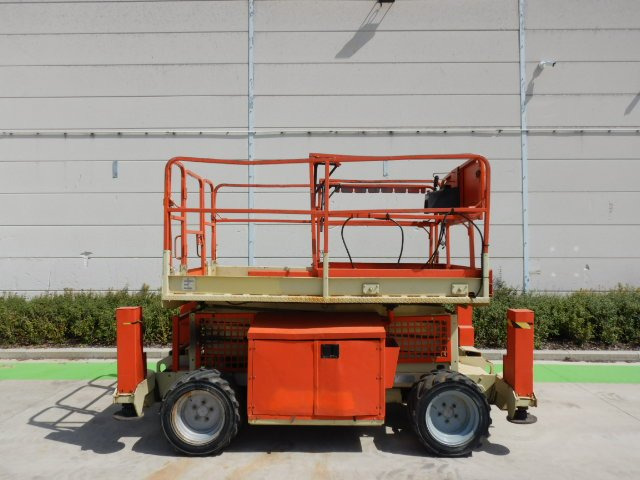 Used scissor Lift Diesel 4x4 JLG 260 MRT - Piattaforma a pantografo: foto 2 Used scissor Lift Diesel 4x4 JLG 260 MRT - Piattaforma a pantografo: foto 2