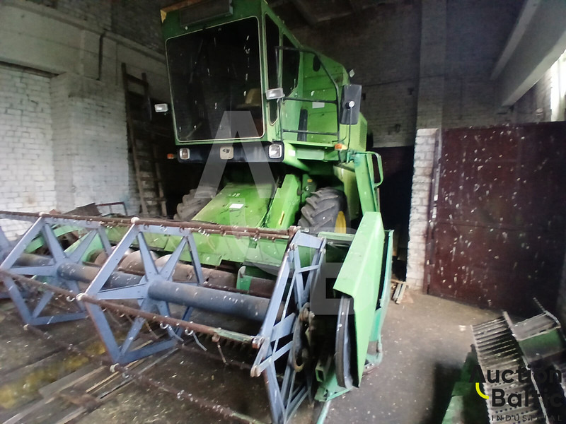 John Deere 1055 - Mietitrebbia: foto 3 John Deere 1055 - Mietitrebbia: foto 3