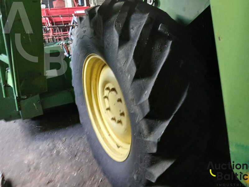 Mietitrebbia per il trasporto di alimenti John Deere 1055: foto 13