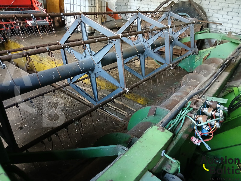 Mietitrebbia per il trasporto di alimenti John Deere 1055: foto 6