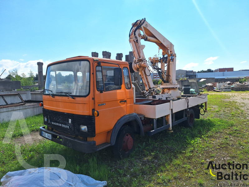 Magirus 130 M 8 - Autocarro con pianale/ Cassone fisso, Camion con gru: foto 2 Magirus 130 M 8 - Autocarro con pianale/ Cassone fisso, Camion con gru: foto 2