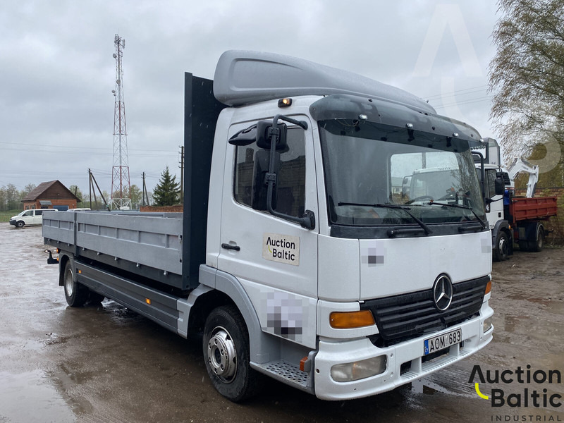 Mercedes-Benz 815 - Autocarro con pianale/ Cassone fisso: foto 2 Mercedes-Benz 815 - Autocarro con pianale/ Cassone fisso: foto 2