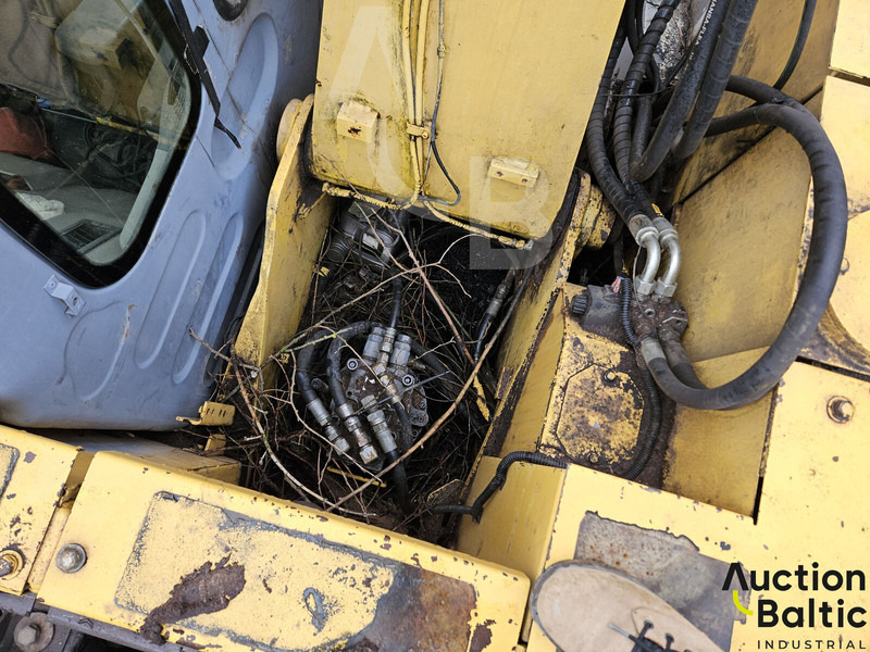 Leasing di New Holland E 145 New Holland E 145: foto 13