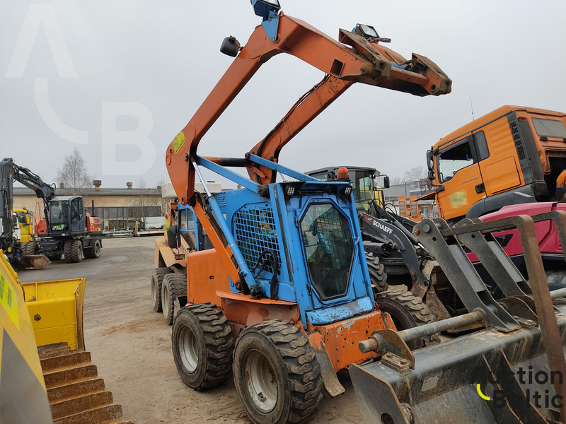 New Holland LS 185 B - Minipala: foto 1 New Holland LS 185 B - Minipala: foto 1