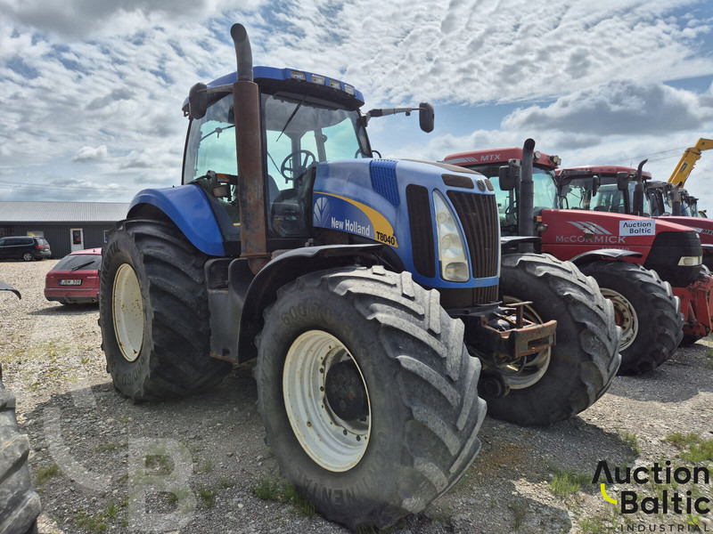 New Holland T 8040 - Trattore: foto 2 New Holland T 8040 - Trattore: foto 2