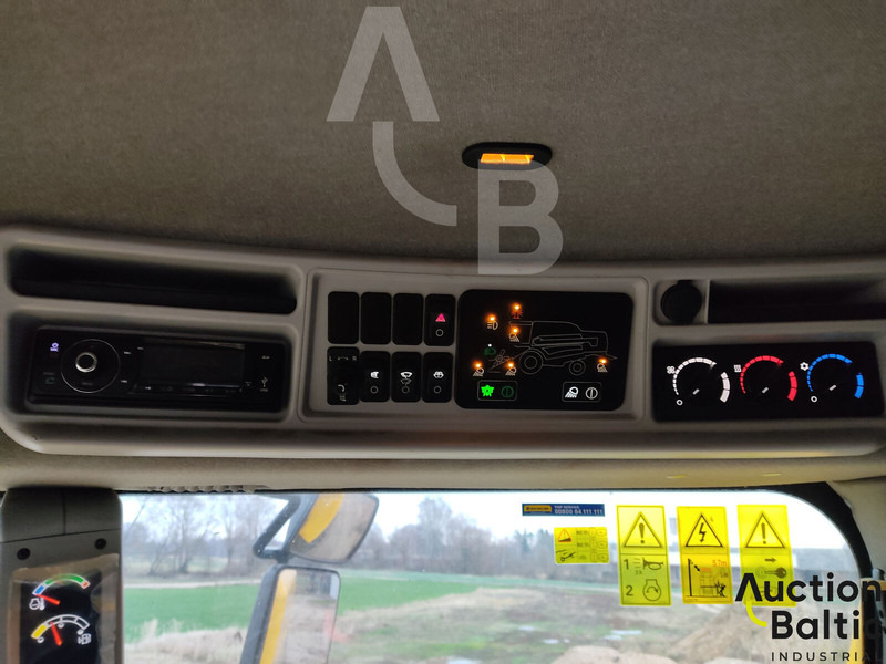 Mietitrebbia per il trasporto di alimenti New Holland TC 5.90: foto 11