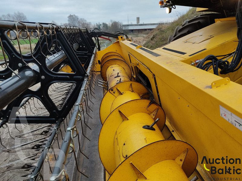 Mietitrebbia per il trasporto di alimenti New Holland TC 5.90: foto 15