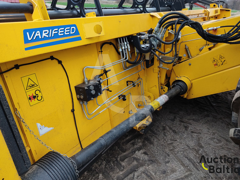 Mietitrebbia per il trasporto di alimenti New Holland TC 5.90: foto 17