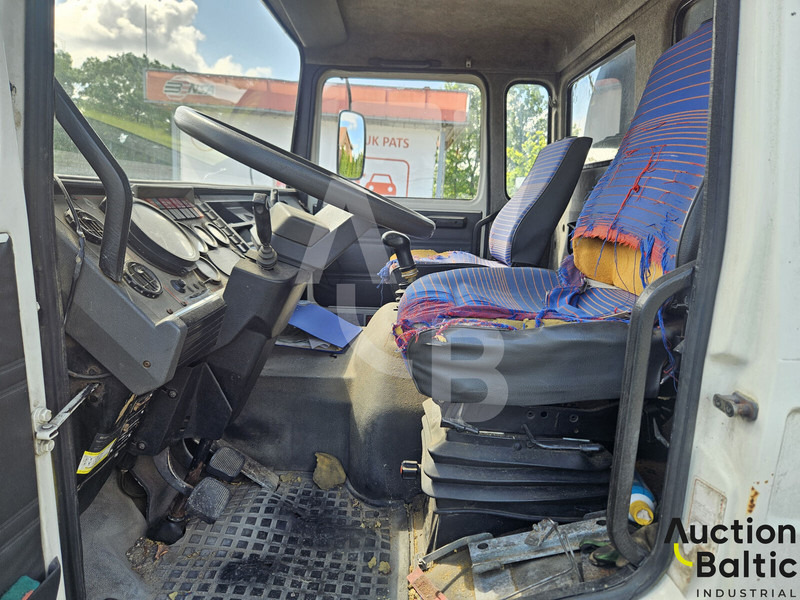 Renault Midliner S 150 - Camion cisterna: foto 4 Renault Midliner S 150 - Camion cisterna: foto 4