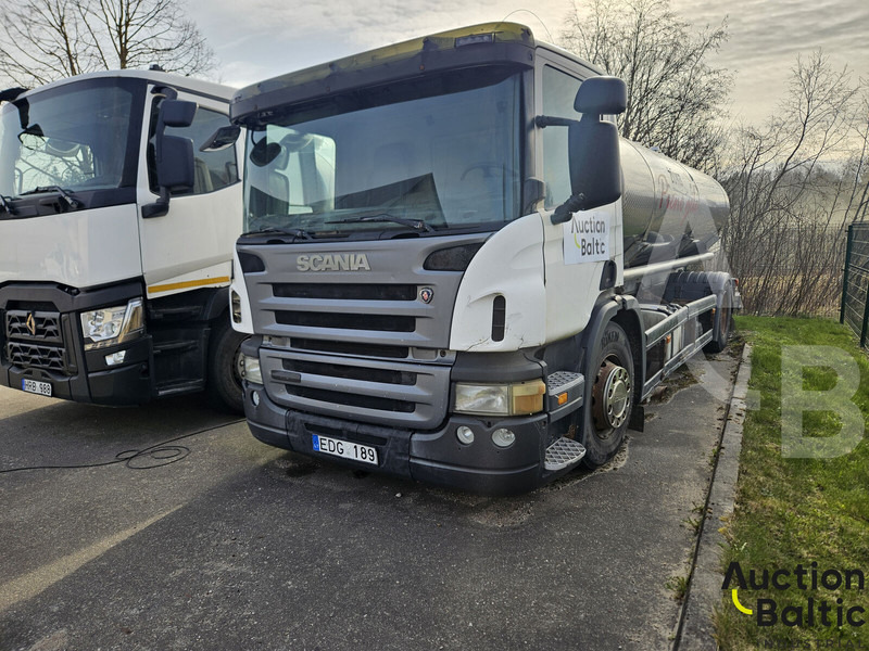 Scania P 230 - Camion cisterna: foto 1 Scania P 230 - Camion cisterna: foto 1