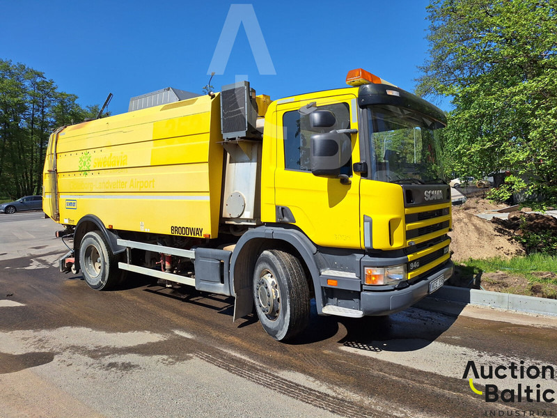 Scania P 94 - Spazzatrice stradale: foto 1 Scania P 94 - Spazzatrice stradale: foto 1
