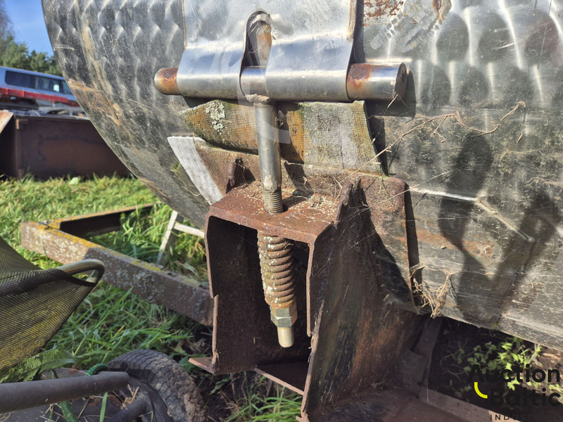 Camion cisterna Tank: foto 9 Camion cisterna Tank: foto 9