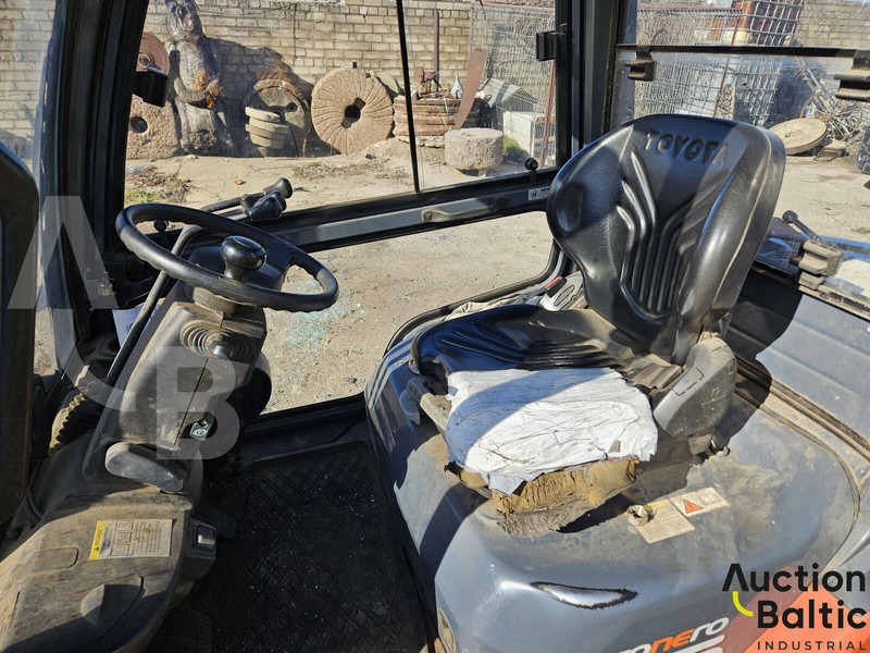 Toyota E 811 - Carrello elevatore diesel: foto 5 Toyota E 811 - Carrello elevatore diesel: foto 5