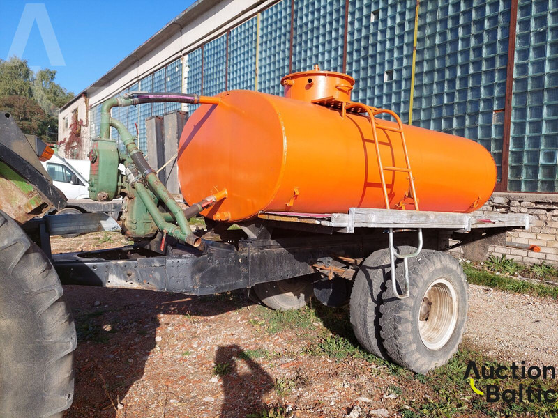 Trailer for transporting and watering water - Rimorchio cisterna: foto 2 Trailer for transporting and watering water - Rimorchio cisterna: foto 2