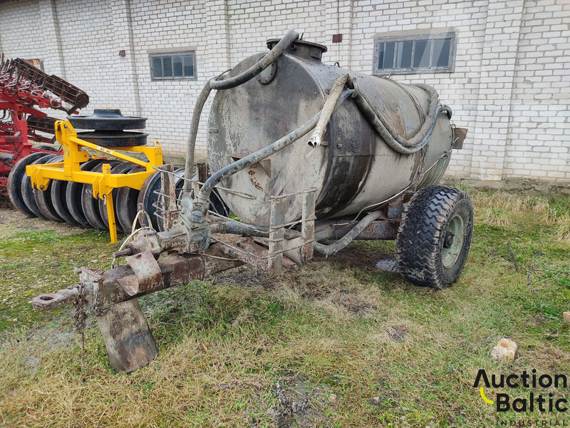 Trailer - tank - Rimorchio ribaltabile: foto 1 Trailer - tank - Rimorchio ribaltabile: foto 1