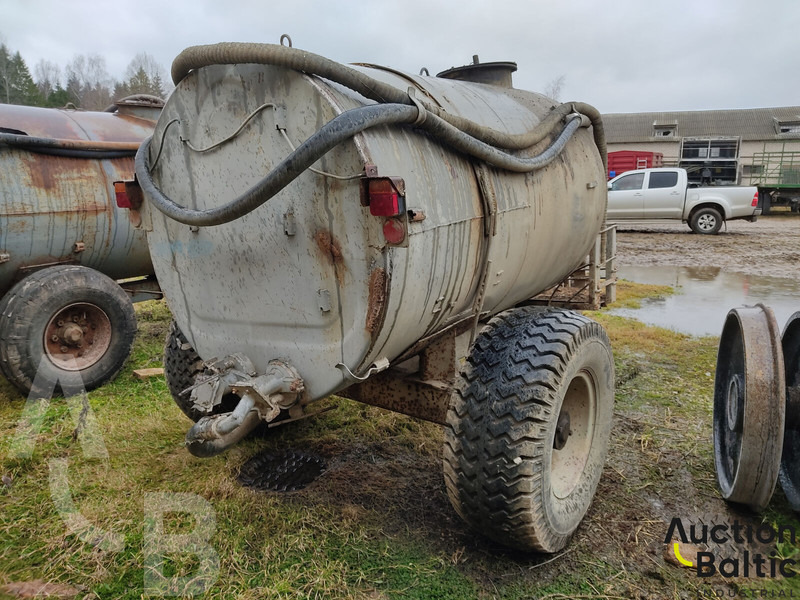 Trailer - tank - Rimorchio ribaltabile: foto 3 Trailer - tank - Rimorchio ribaltabile: foto 3