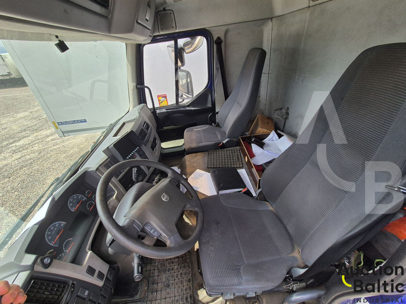 Volvo FL240 - Autocarro furgonato: foto 4 Volvo FL240 - Autocarro furgonato: foto 4