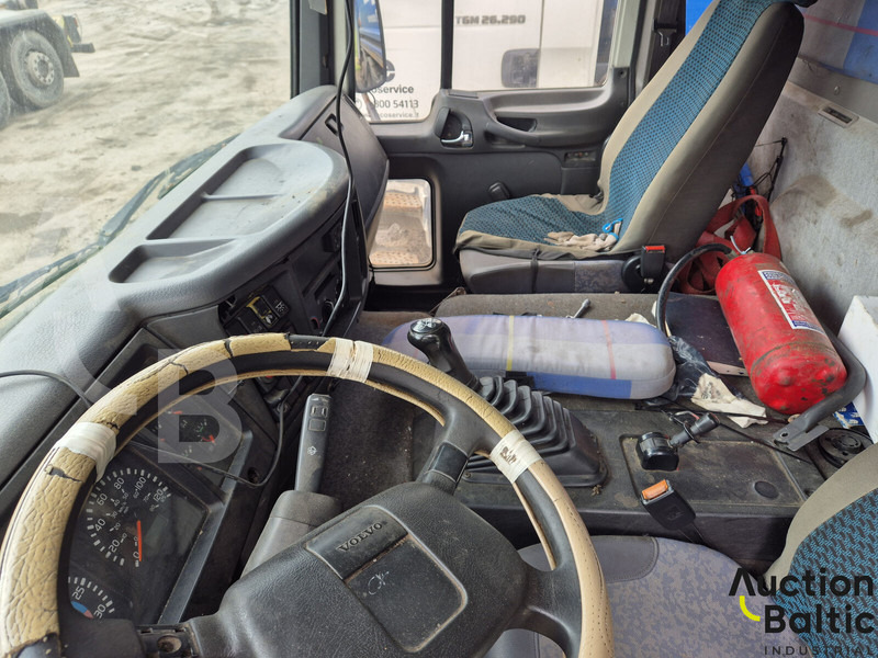 Autocarro con pianale/ Cassone fisso Volvo FL6: foto 6 Autocarro con pianale/ Cassone fisso Volvo FL6: foto 6