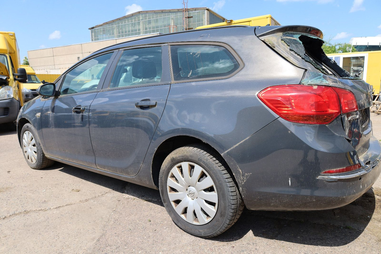 Opel Astra J Sports Tourer Edition - Autovettura: foto 4 Opel Astra J Sports Tourer Edition - Autovettura: foto 4