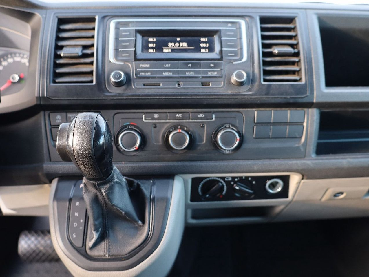 Pulmino Volkswagen T6 Transporter/ 2.0 TDI/EU6/1.Hand: foto 14