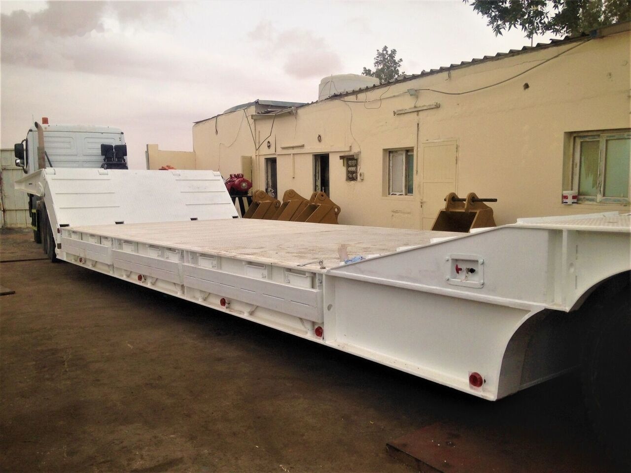 AME 120 Ton 4 Axle Front Loading Lowbed Semi-Trailer - Semirimorchio pianale ribassato: foto 4 AME 120 Ton 4 Axle Front Loading Lowbed Semi-Trailer - Semirimorchio pianale ribassato: foto 4