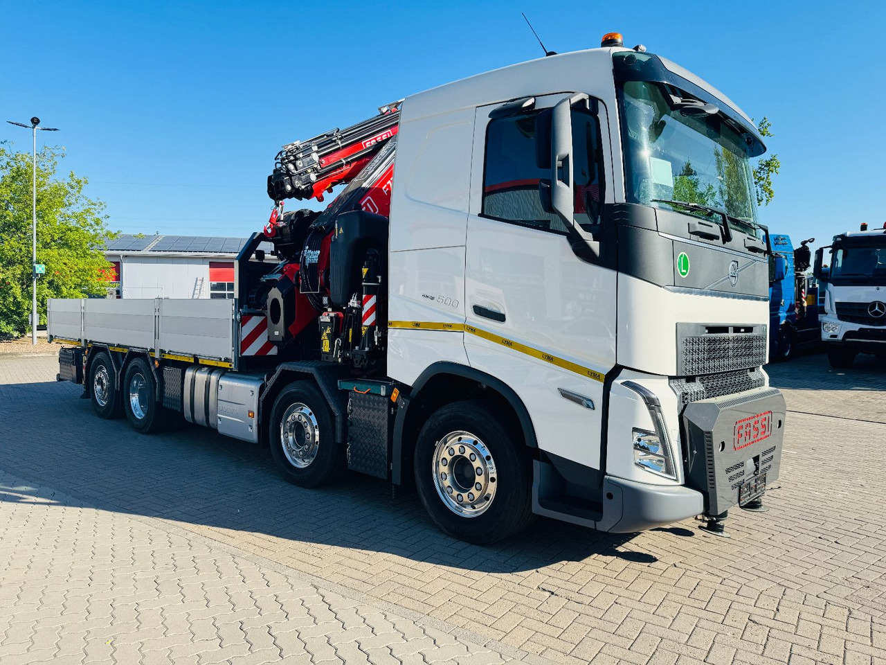 Volvo FH 500 8x2 mit F710RA.2.27 L426 und V20 Winde - Camion, Camion con gru: foto 2 Volvo FH 500 8x2 mit F710RA.2.27 L426 und V20 Winde - Camion, Camion con gru: foto 2